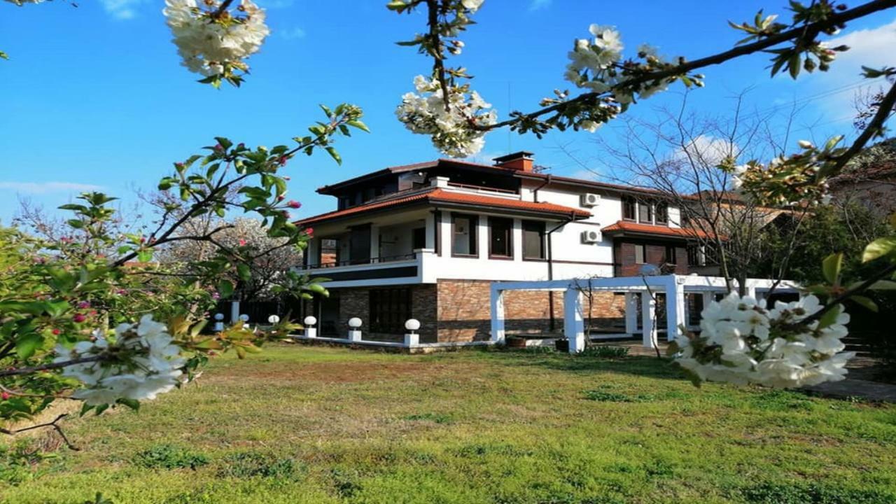 Къща За Гости "Мечта" Lyutibrod Exterior photo